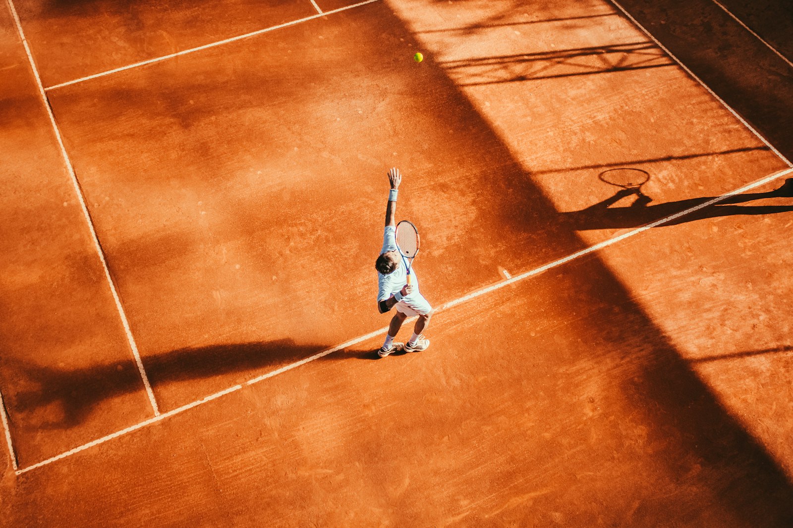 Il campo vuoto alle 15 è un costo fisso: come si riempiono le ore morte del padel
